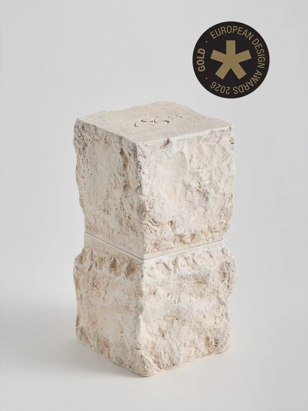 Kamena kutija S778 sa zlatnom oznakom European Design Awards 2026.
